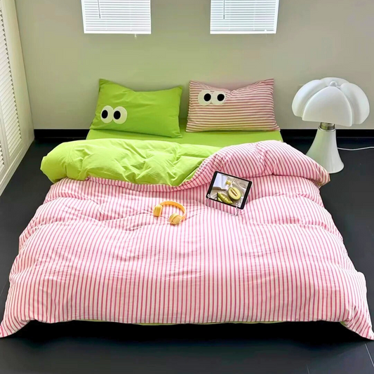 Strips Cute Eyes Bedding Set