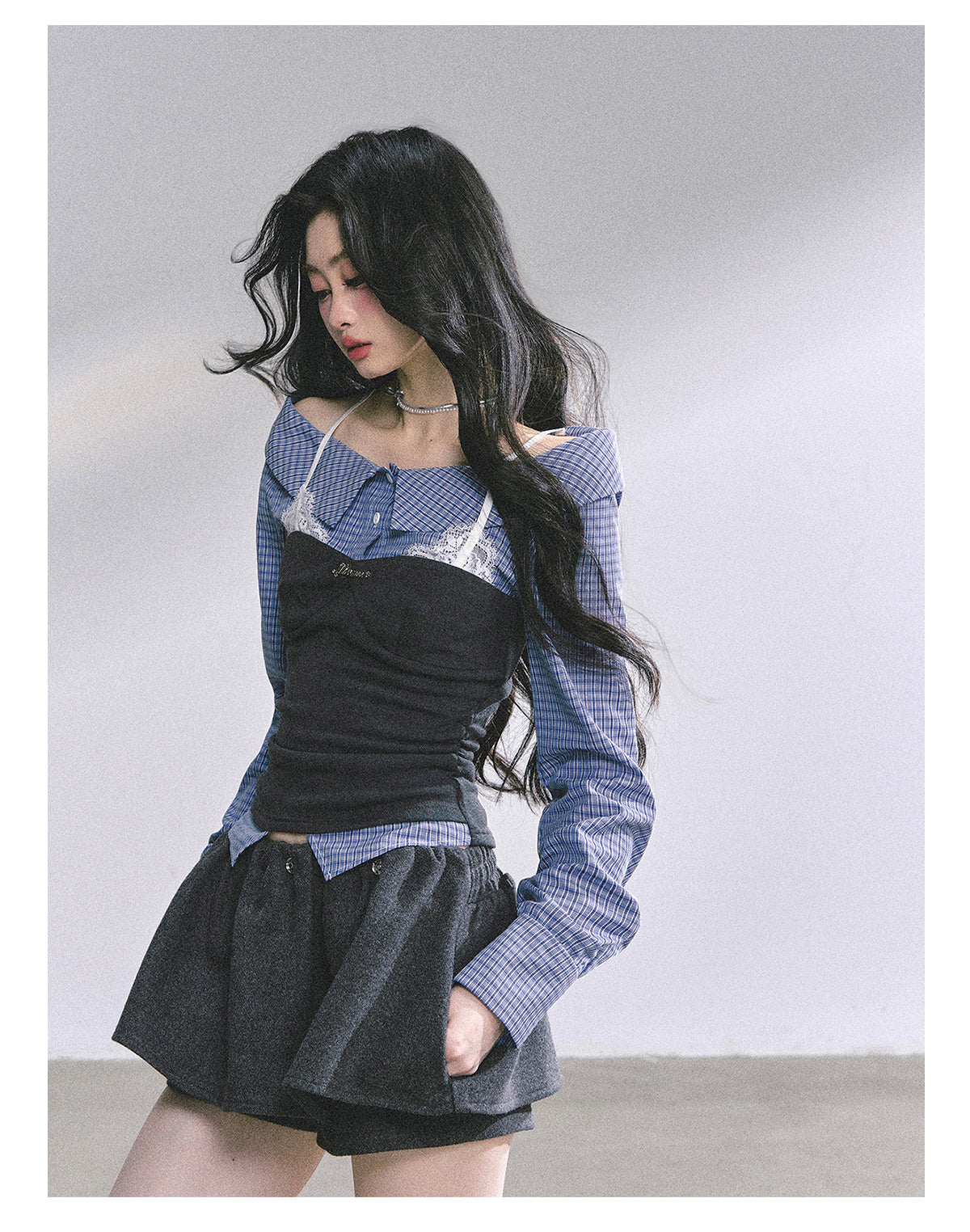 SHAOYEYAN Off-Shoulder Mock Layer Plaid Slimming Tee