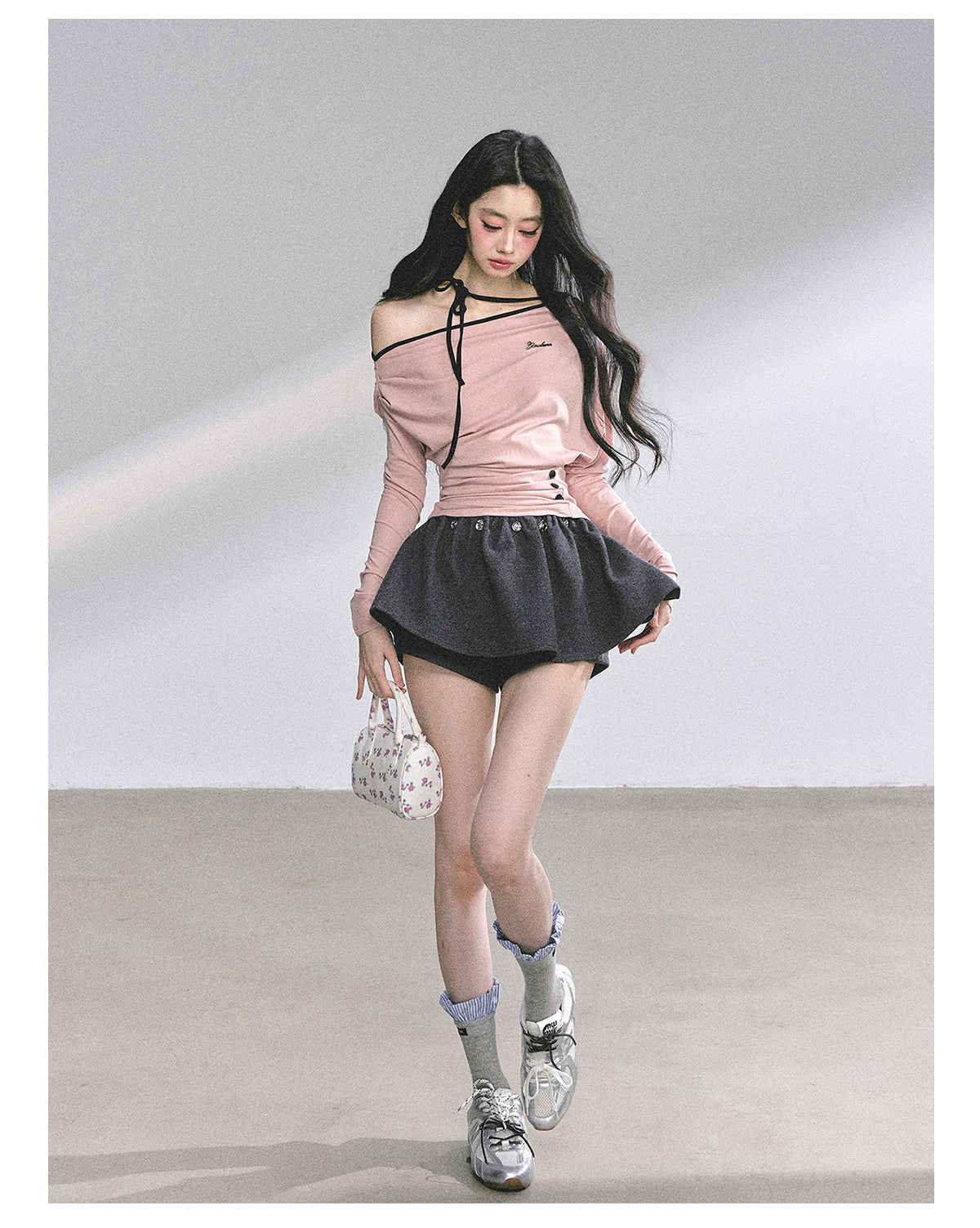 SHAOYEYAN Asymmetric Off-Shoulder Long Sleeve Tee