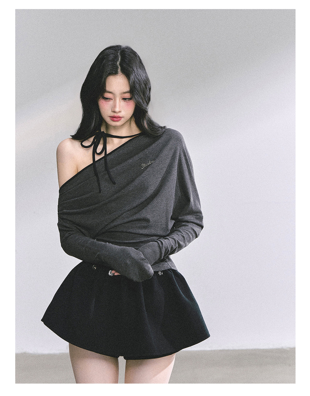 SHAOYEYAN Asymmetric Off-Shoulder Long Sleeve Tee