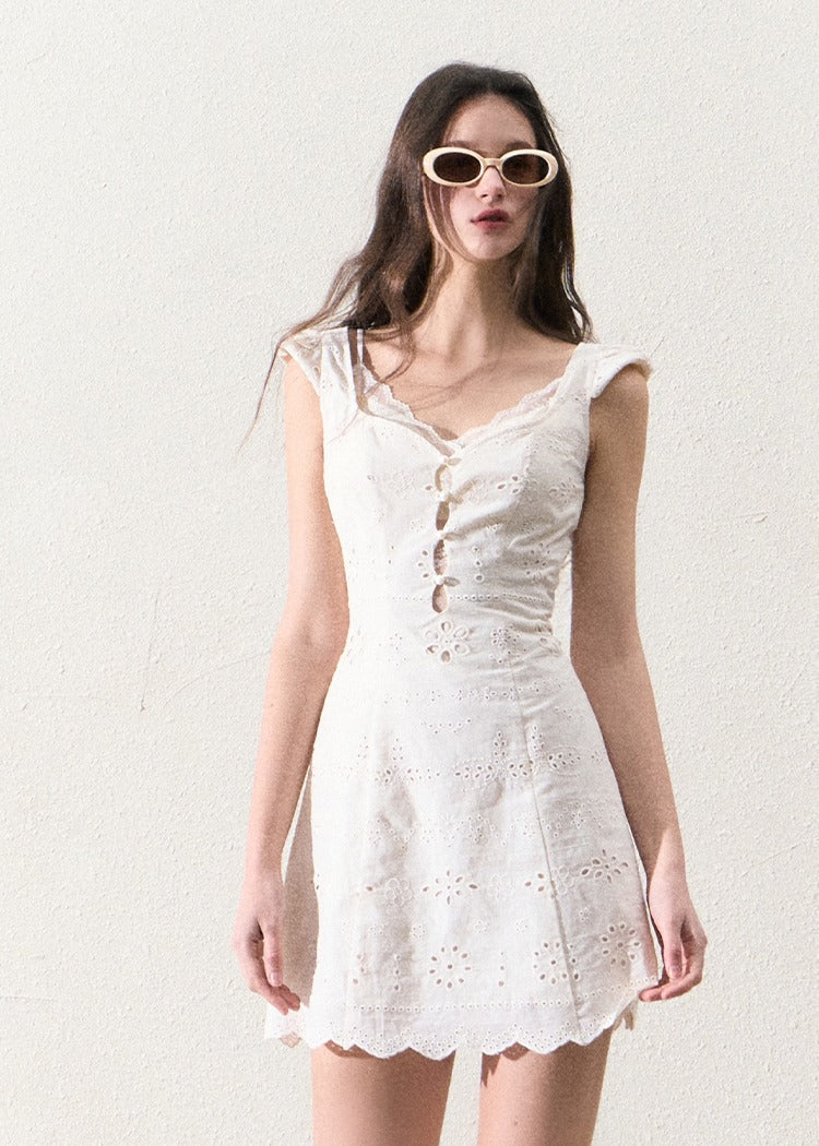 OAKMOO 'Timeless Whispers' White Lace Panel Dress