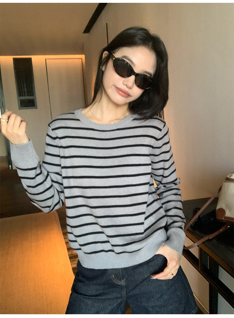 Pusumede Striped Crewneck Sweater