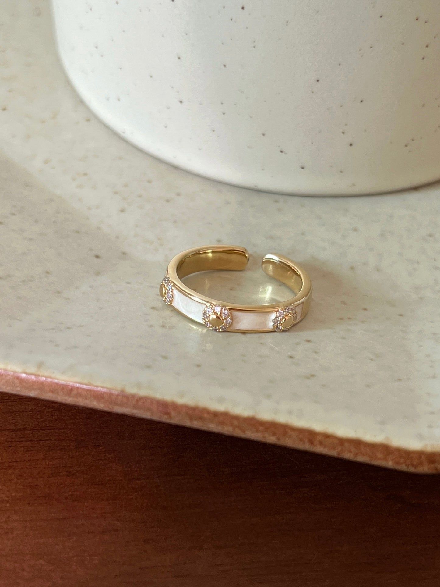 VIGVOG 2025 Mother-of-Pearl & Pearl Ring Collection