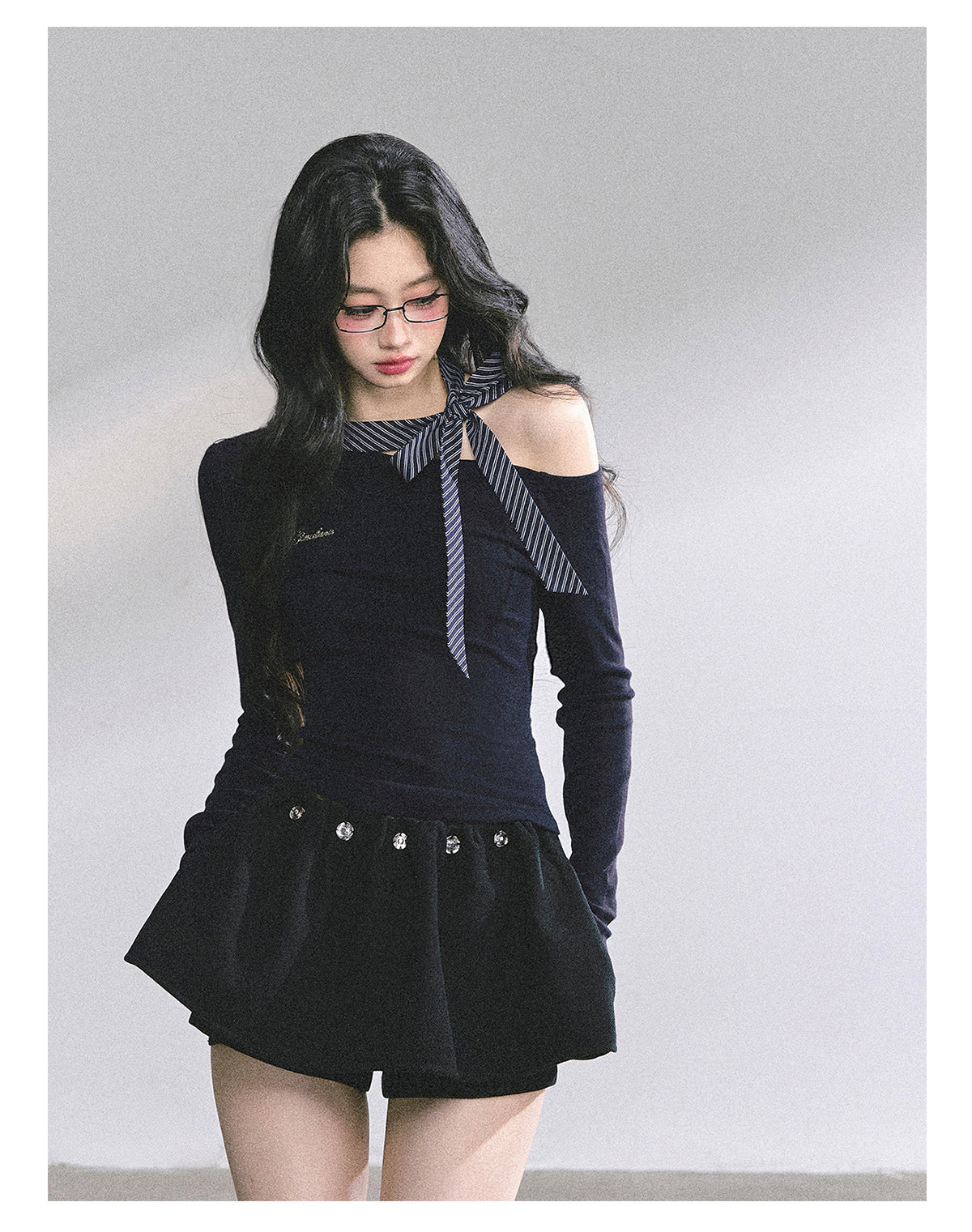 SHAOYEYAN Golden Secretary Rule Off-Shoulder Tee