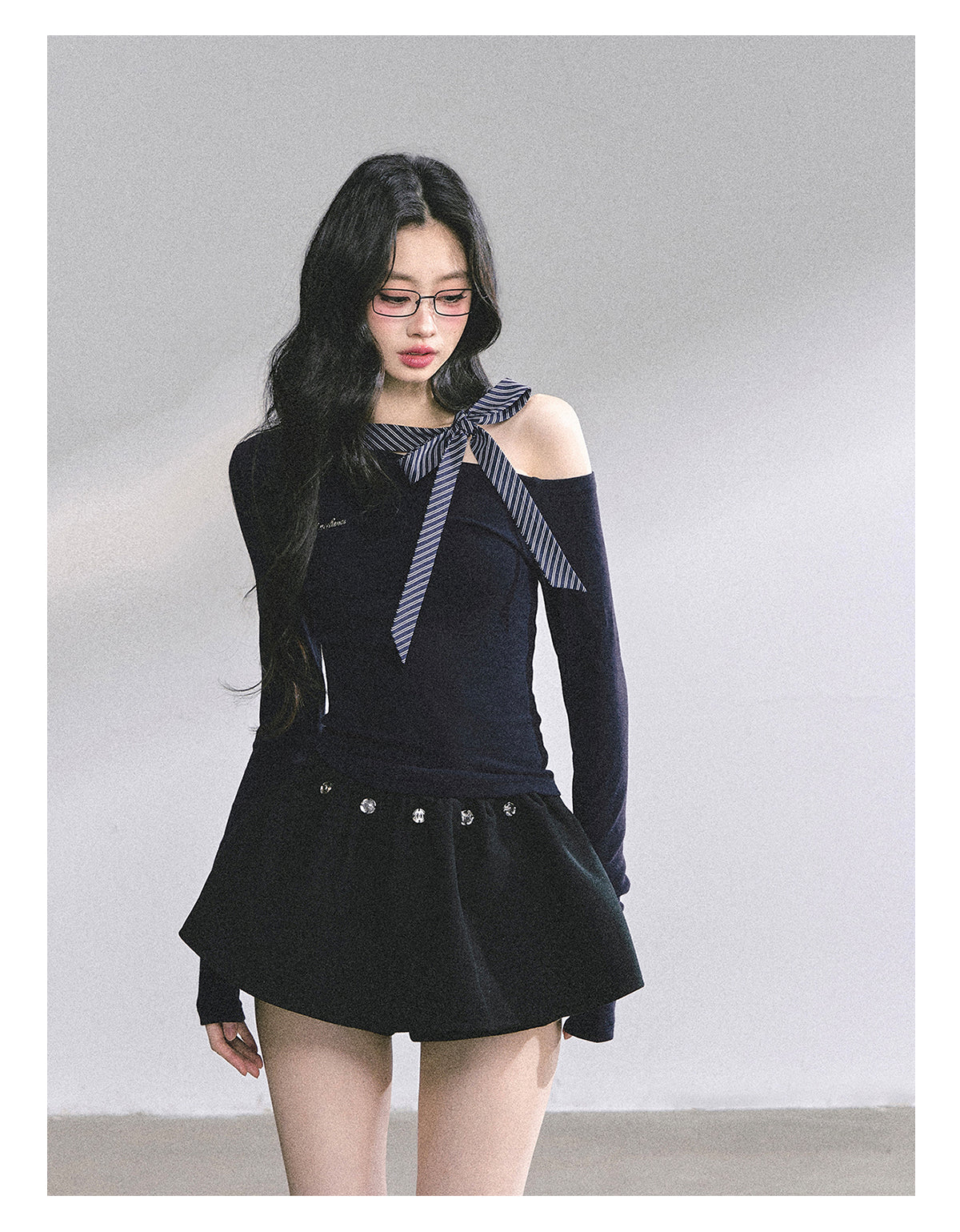 SHAOYEYAN Golden Secretary Rule Off-Shoulder Tee