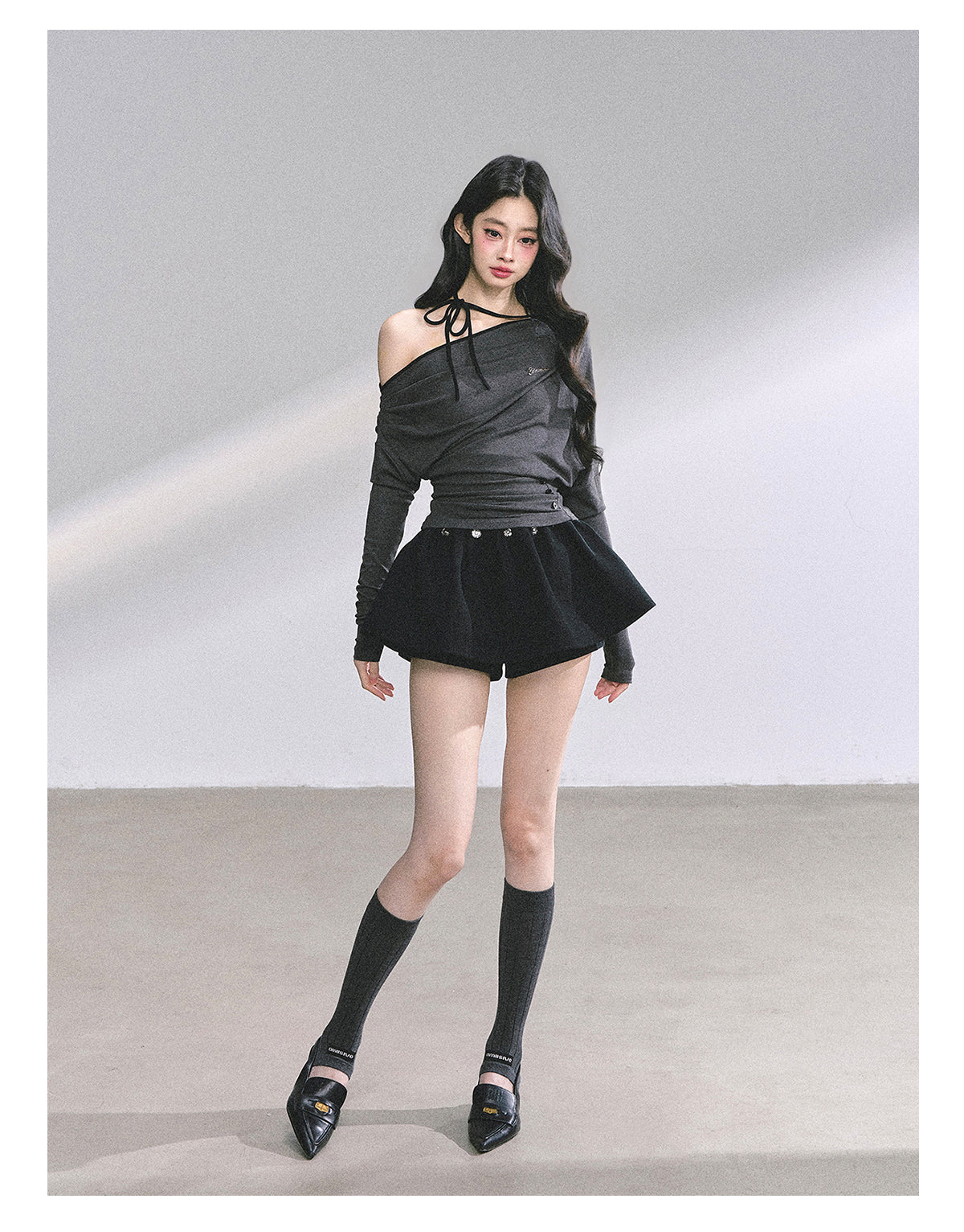 SHAOYEYAN Asymmetric Off-Shoulder Long Sleeve Tee