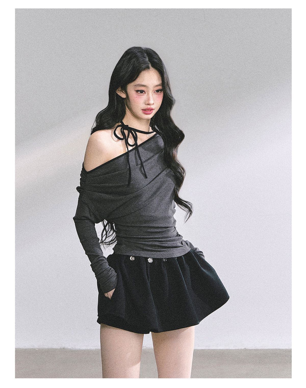 SHAOYEYAN Asymmetric Off-Shoulder Long Sleeve Tee