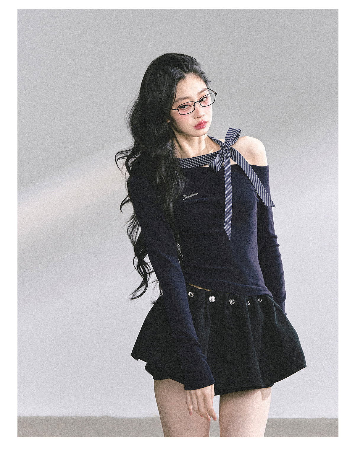 SHAOYEYAN Golden Secretary Rule Off-Shoulder Tee