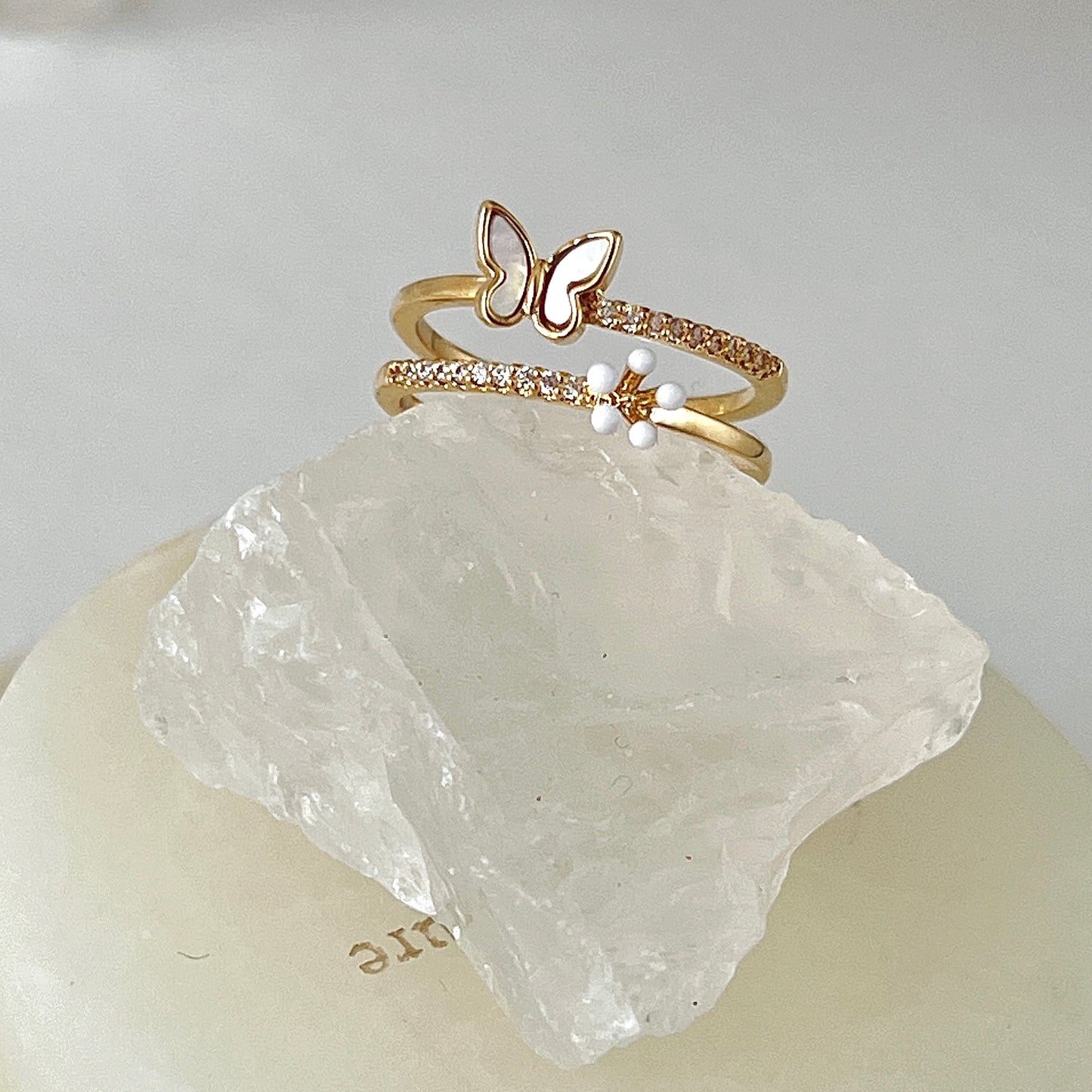 VIGVOG Pearl Butterfly Vintage Ring