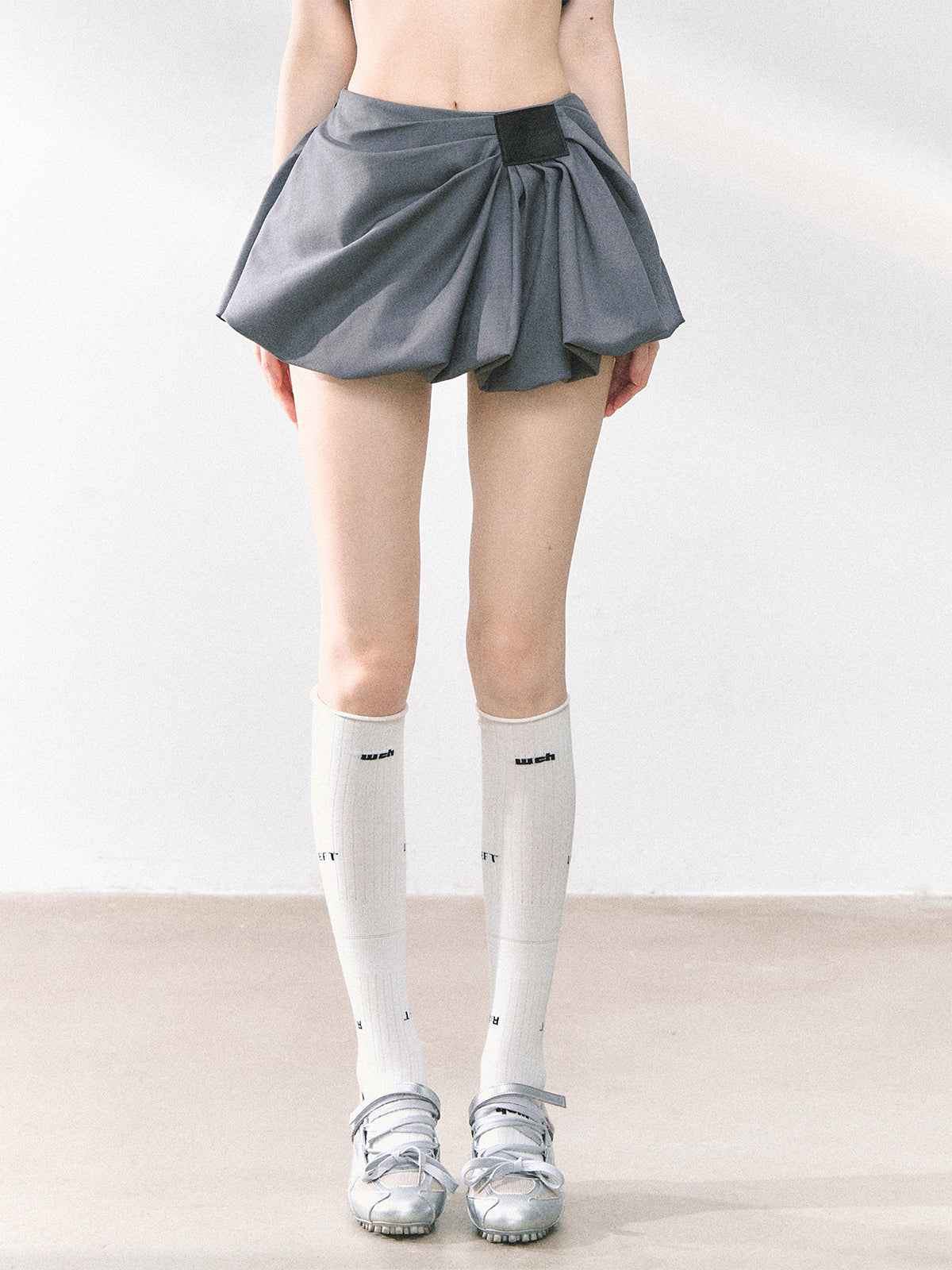SHAOYEYAN High-Waisted Pleated Mini Skirt