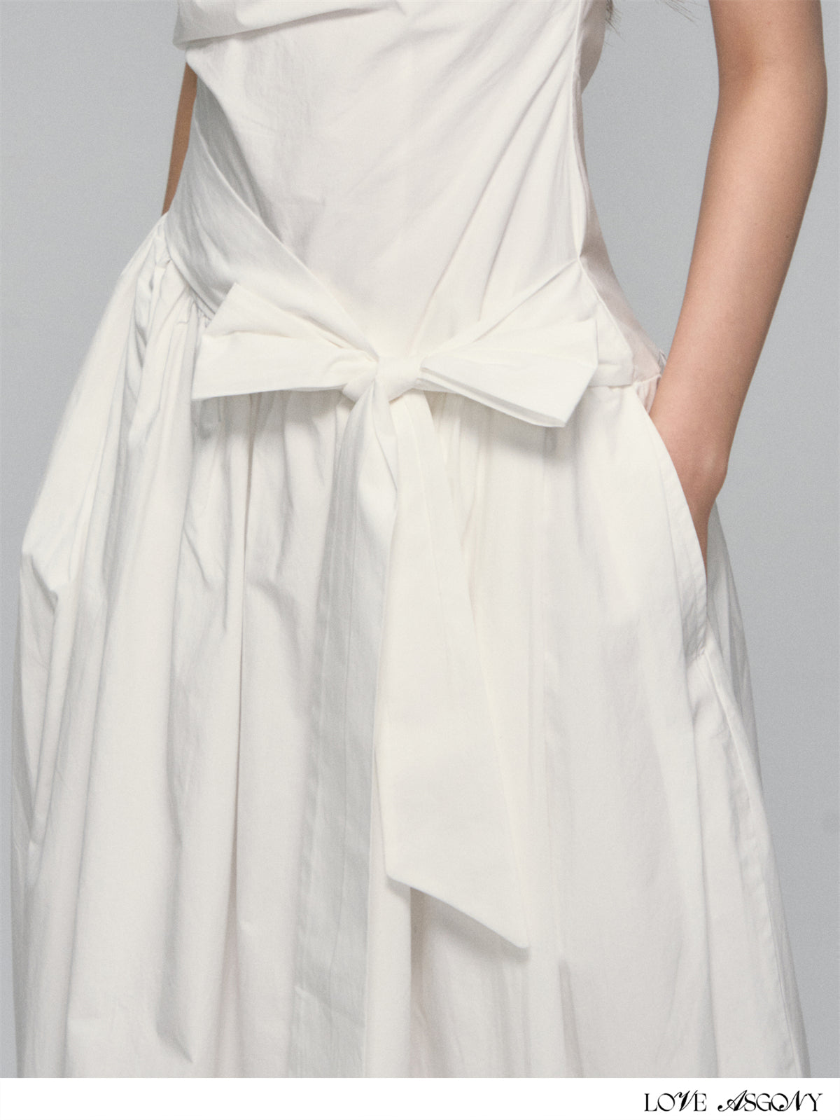AsGony Minimalist Sleeveless Tie-Front Dress
