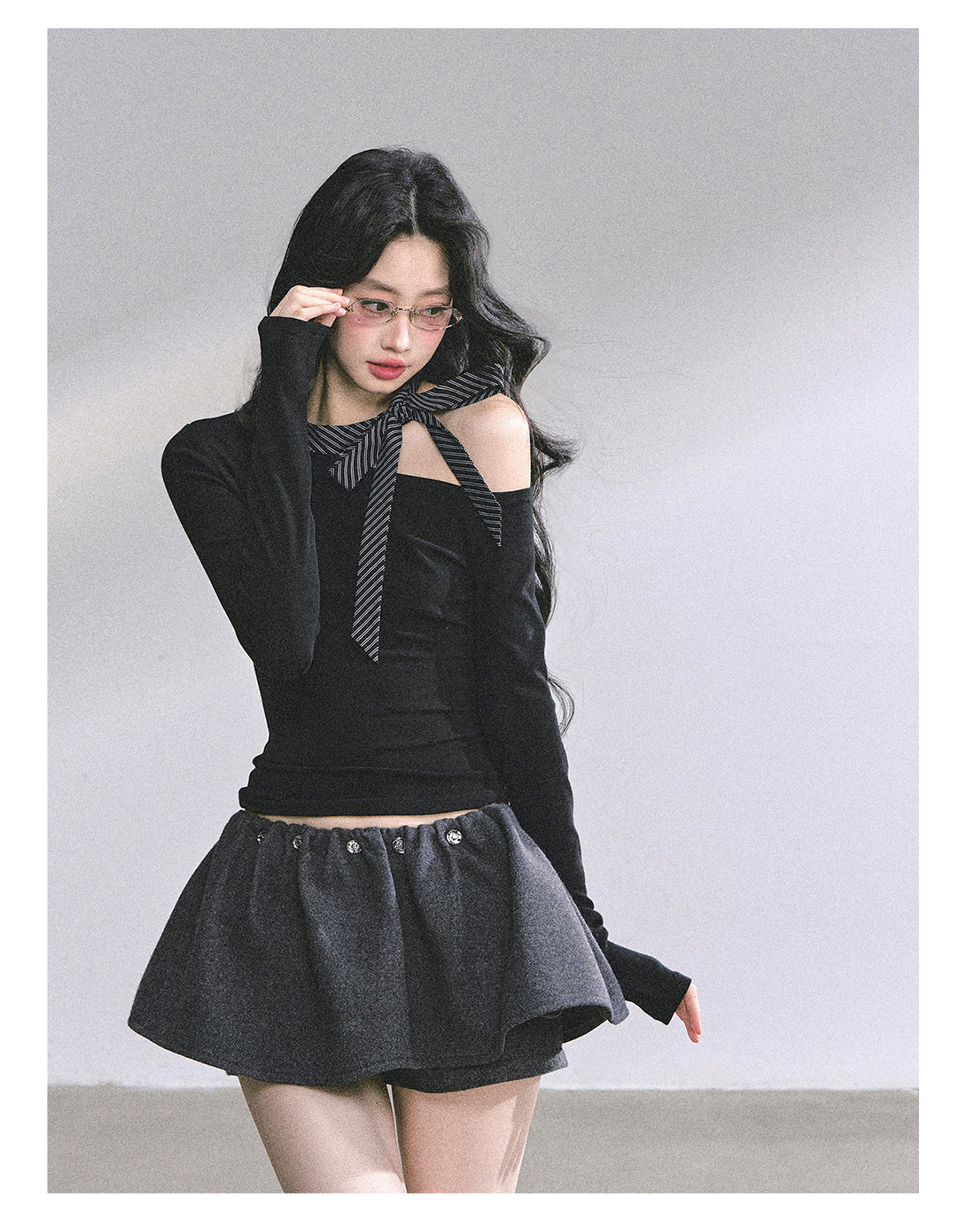 SHAOYEYAN Golden Secretary Rule Off-Shoulder Tee