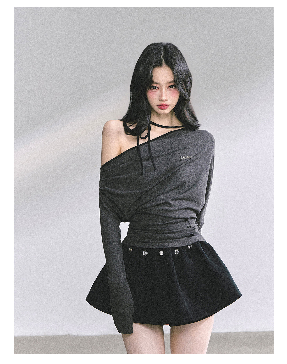 SHAOYEYAN Asymmetric Off-Shoulder Long Sleeve Tee