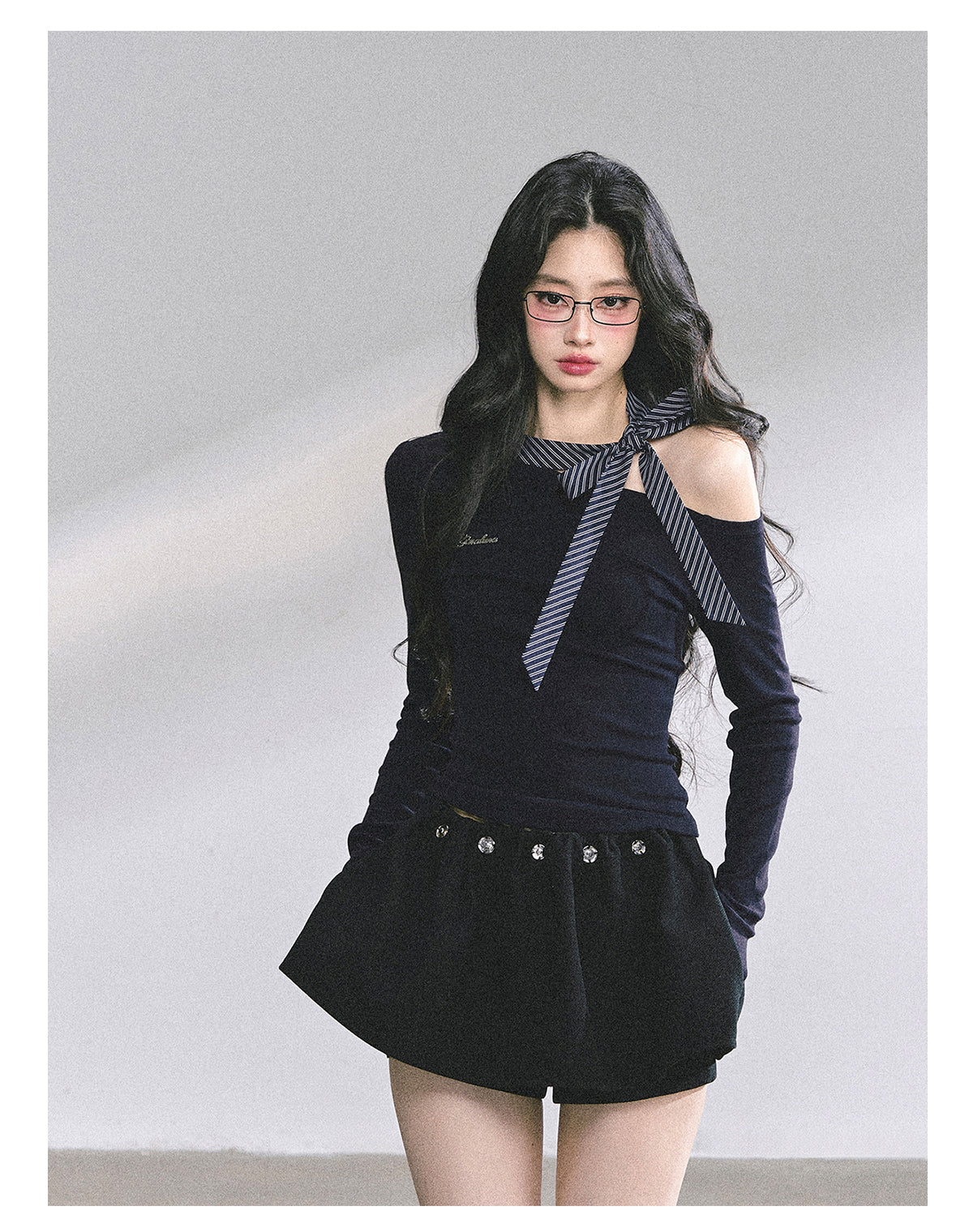 SHAOYEYAN Golden Secretary Rule Off-Shoulder Tee