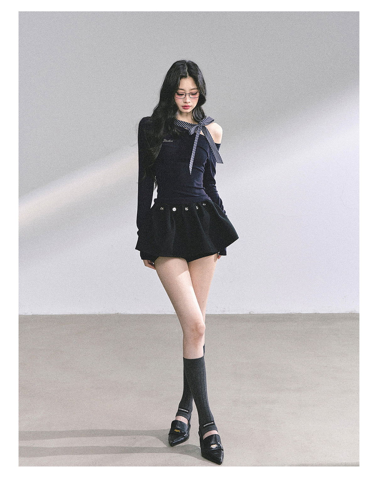 SHAOYEYAN Golden Secretary Rule Off-Shoulder Tee