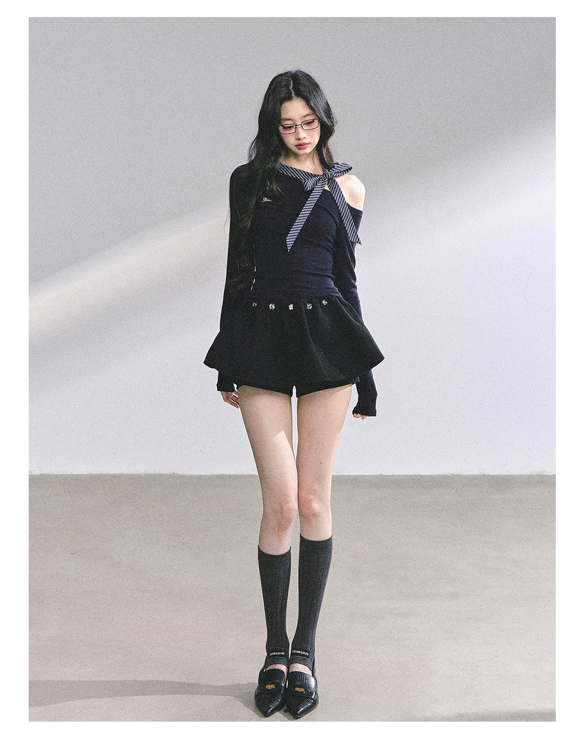 SHAOYEYAN Golden Secretary Rule Off-Shoulder Tee