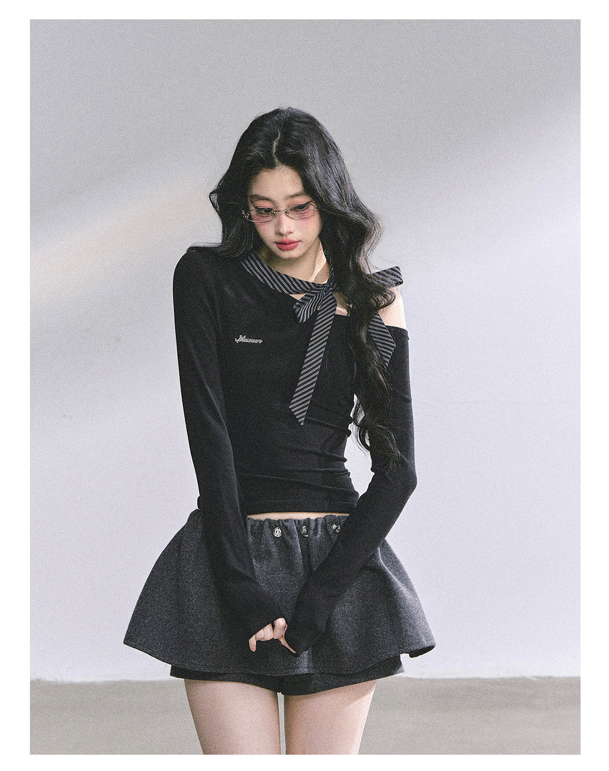 SHAOYEYAN Golden Secretary Rule Off-Shoulder Tee