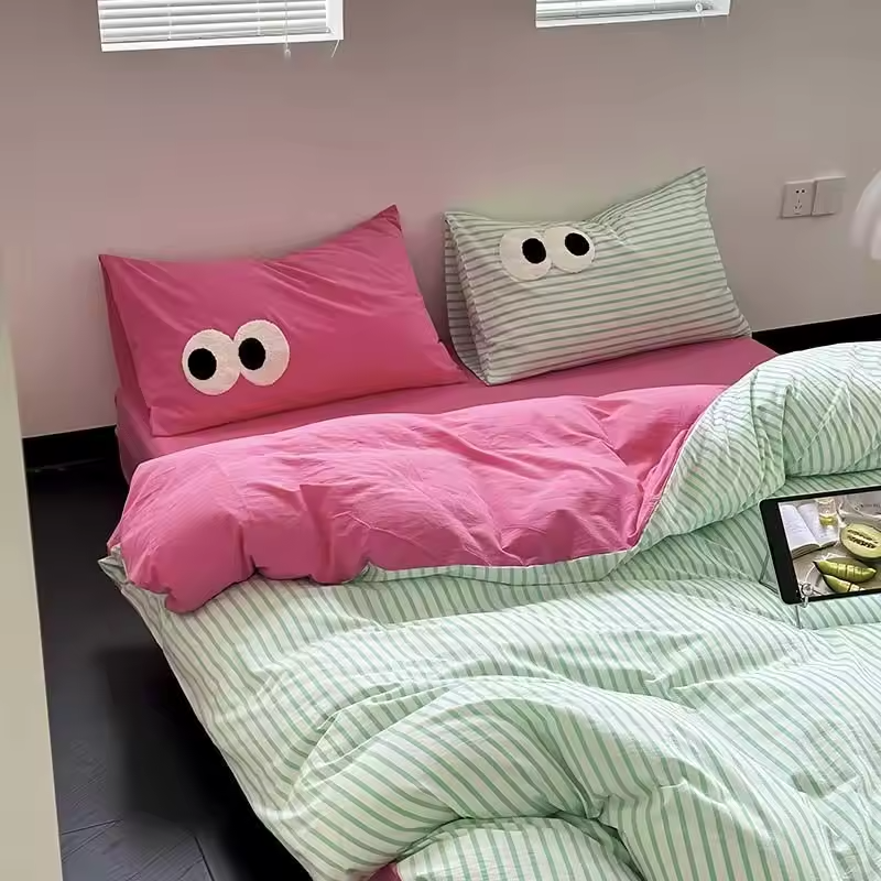 Strips Cute Eyes Bedding Set