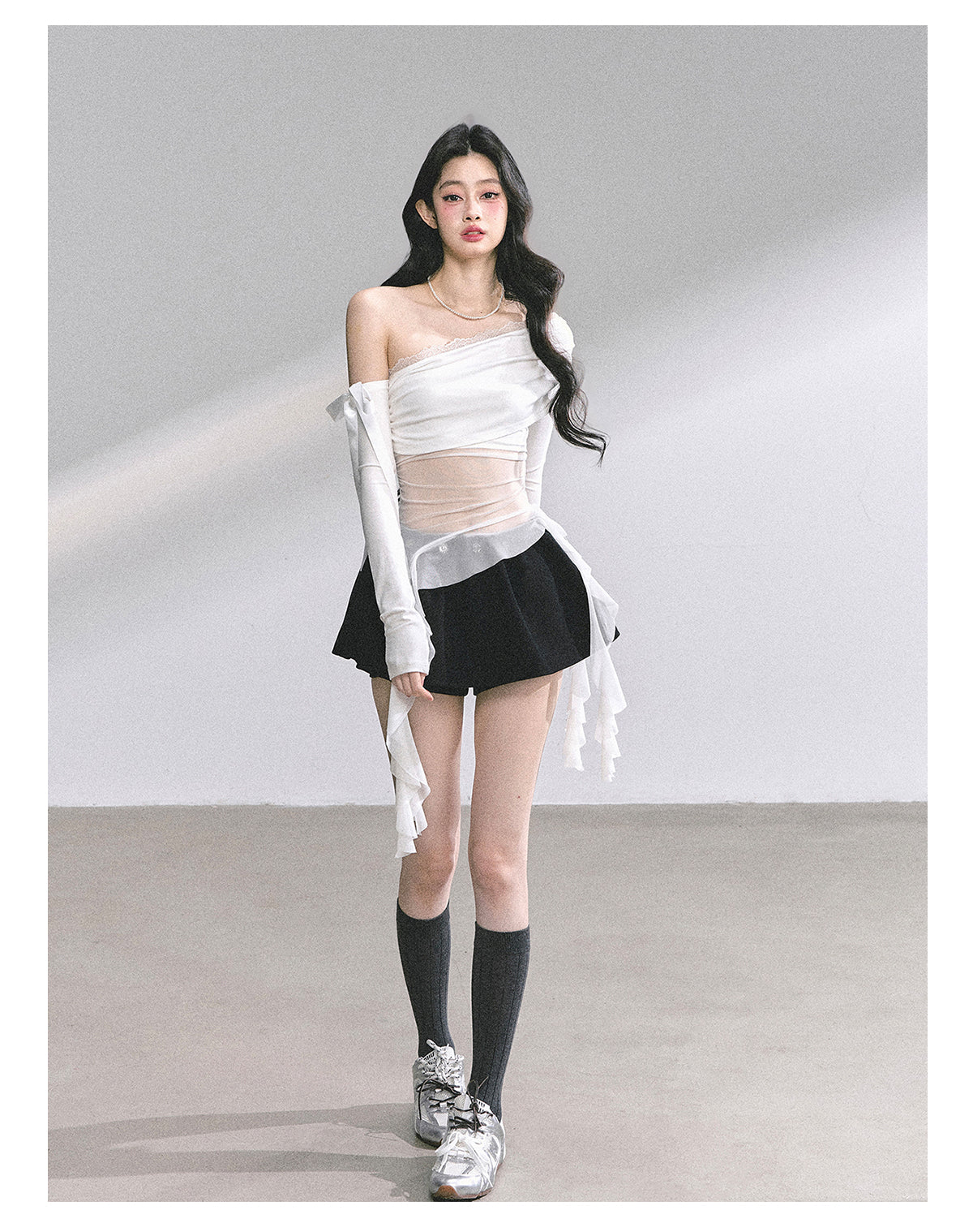 SHAOYEYAN Off-Shoulder Lace Slim Fit Long Sleeve Tee