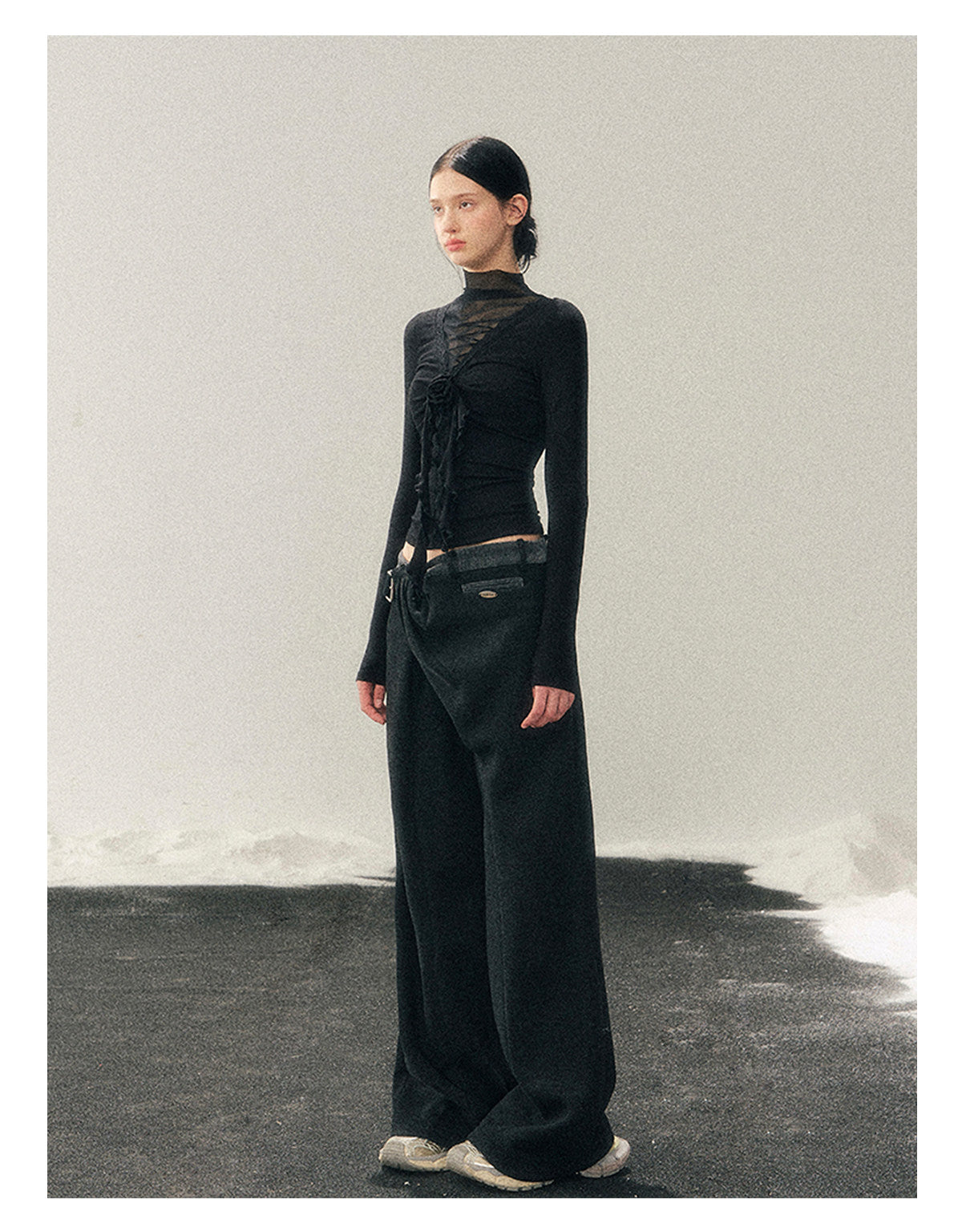 ShaoYeYan Aomalm Her Fading Curve High-Neck Lace Camisole