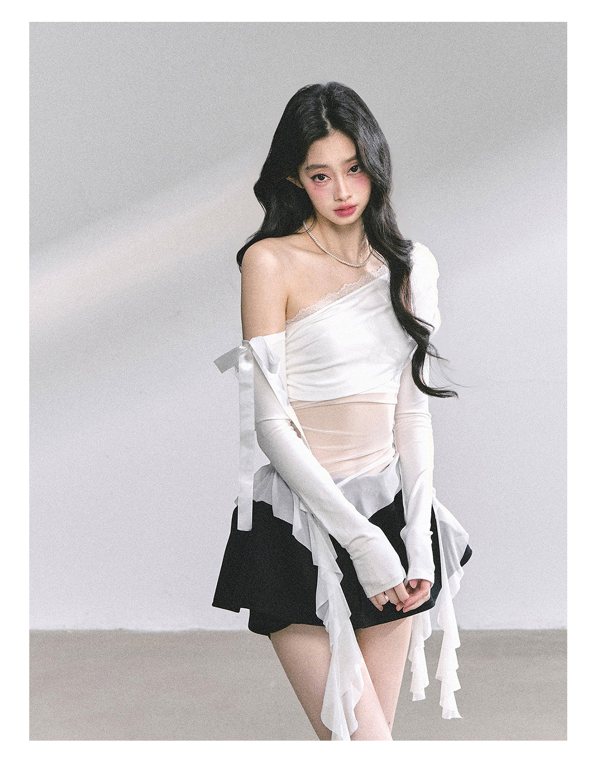 SHAOYEYAN Off-Shoulder Lace Slim Fit Long Sleeve Tee