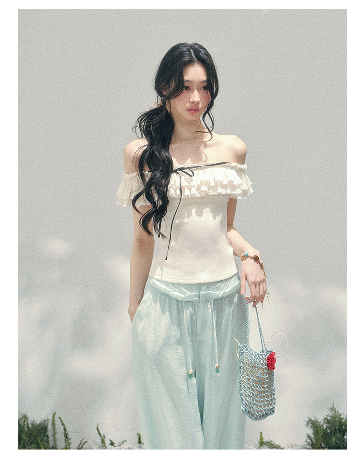 ShaoYeYan Aomalm White Pear Falls on Shoulder Off-Shoulder Ruffle Tee
