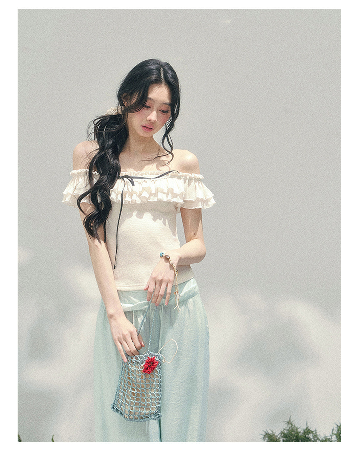ShaoYeYan Aomalm White Pear Falls on Shoulder Off-Shoulder Ruffle Tee