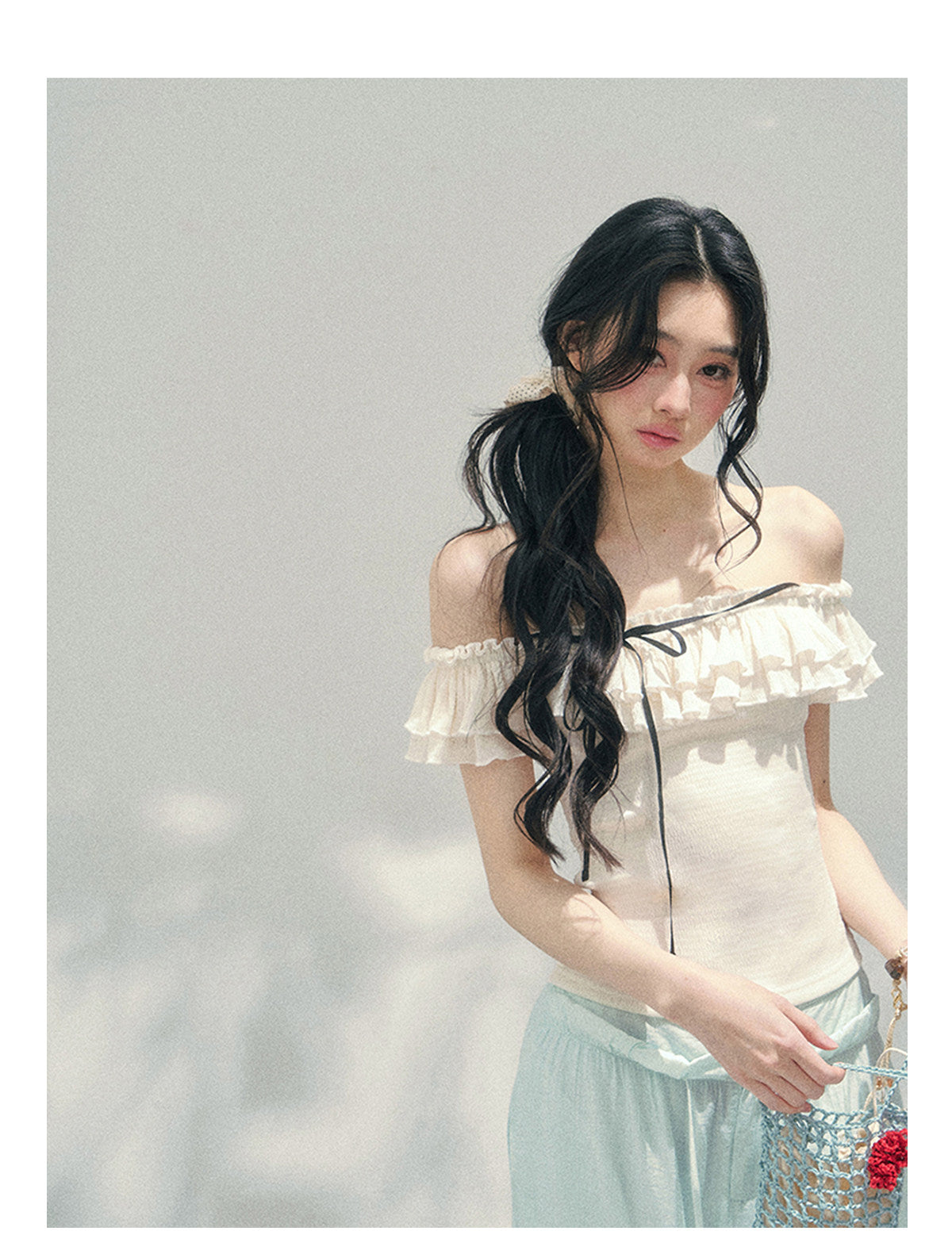 ShaoYeYan Aomalm White Pear Falls on Shoulder Off-Shoulder Ruffle Tee