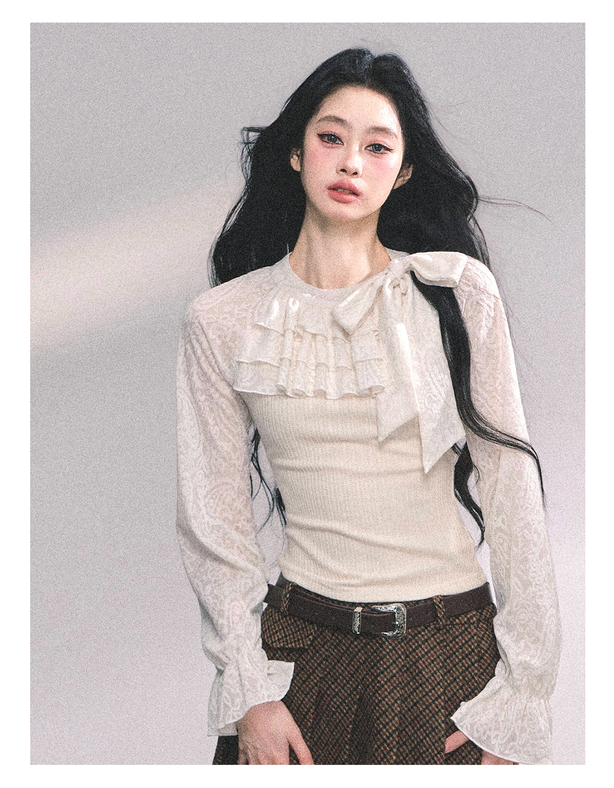 ShaoYeYan White Moonlight Fake Two-Layer French Lace Trim T-Shirt