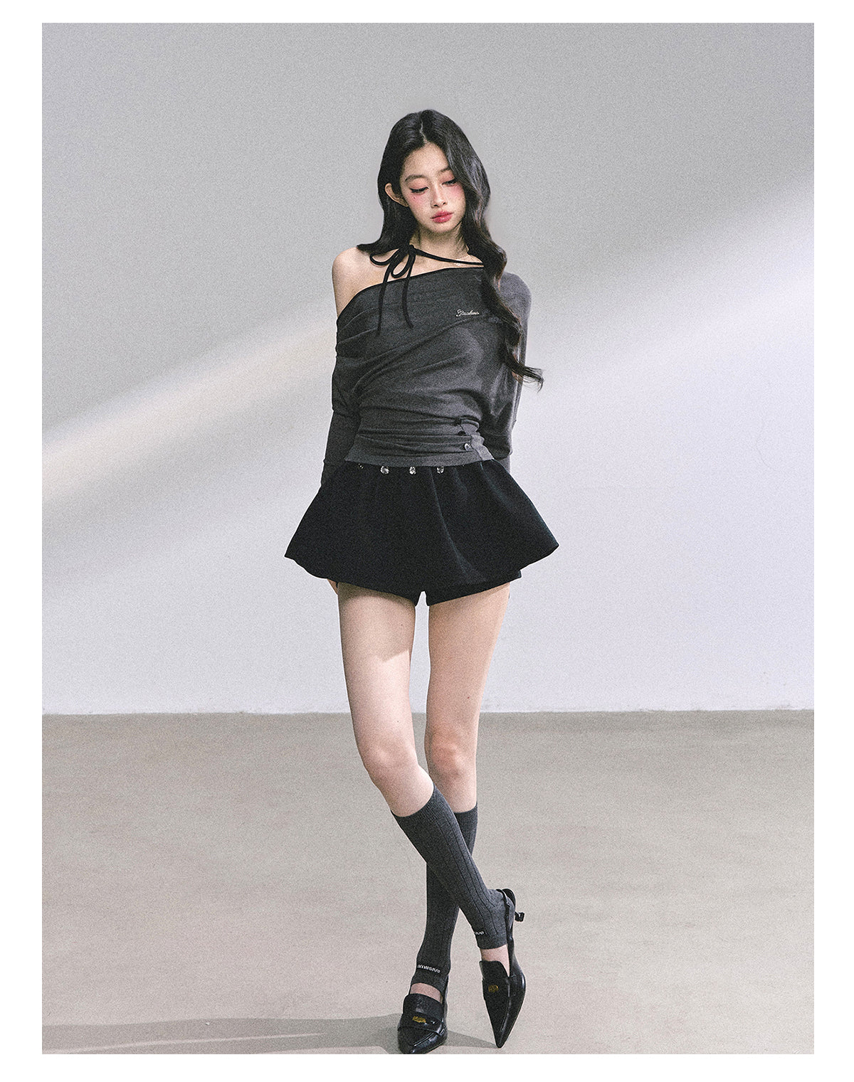 SHAOYEYAN Asymmetric Off-Shoulder Long Sleeve Tee