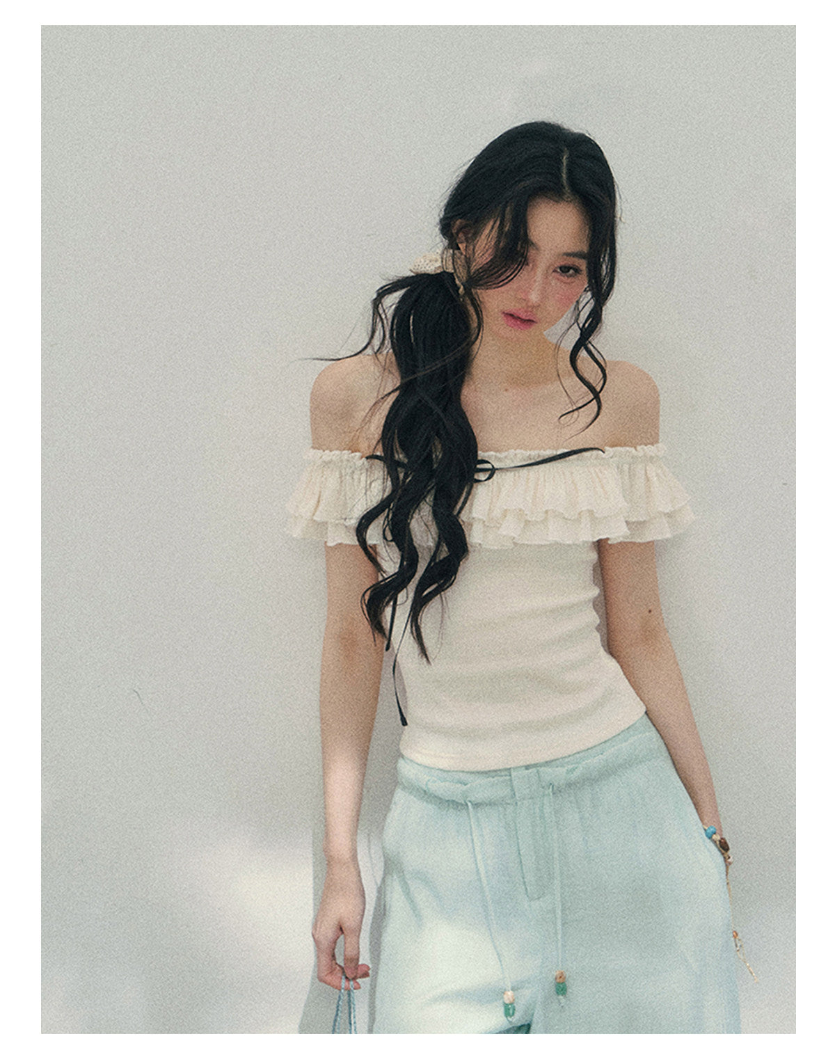ShaoYeYan Aomalm White Pear Falls on Shoulder Off-Shoulder Ruffle Tee