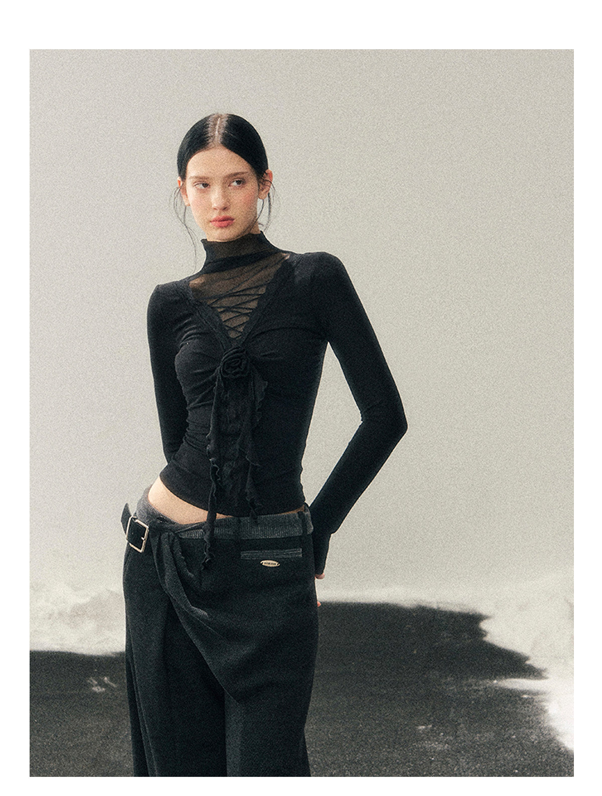 ShaoYeYan Aomalm Her Fading Curve High-Neck Lace Camisole