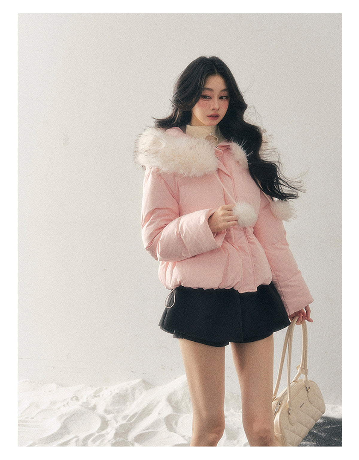 ShaoYeYan Aomalm Snow Falls on Her Hooded Down Coat