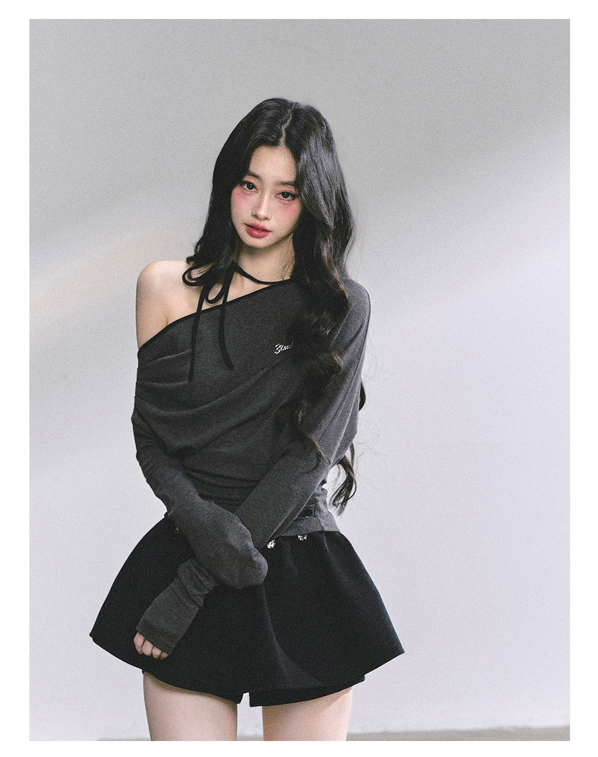 SHAOYEYAN Asymmetric Off-Shoulder Long Sleeve Tee