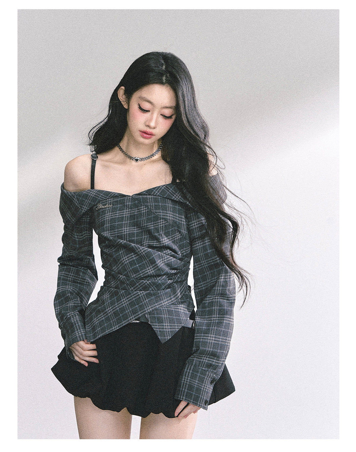 SHAOYEYAN London Story Off-Shoulder Plaid Shirt
