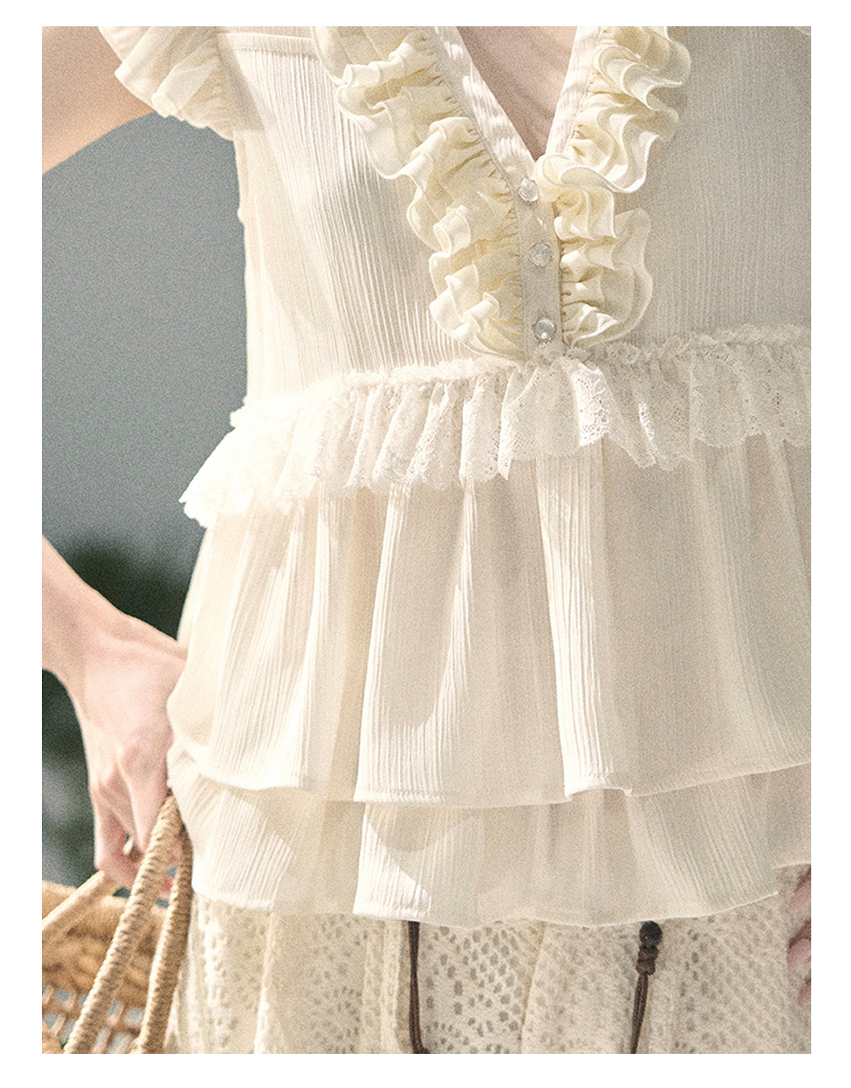 ShaoYeYan Aomalm Sunlight Falls on Heart French Ruffle Lace Blouse
