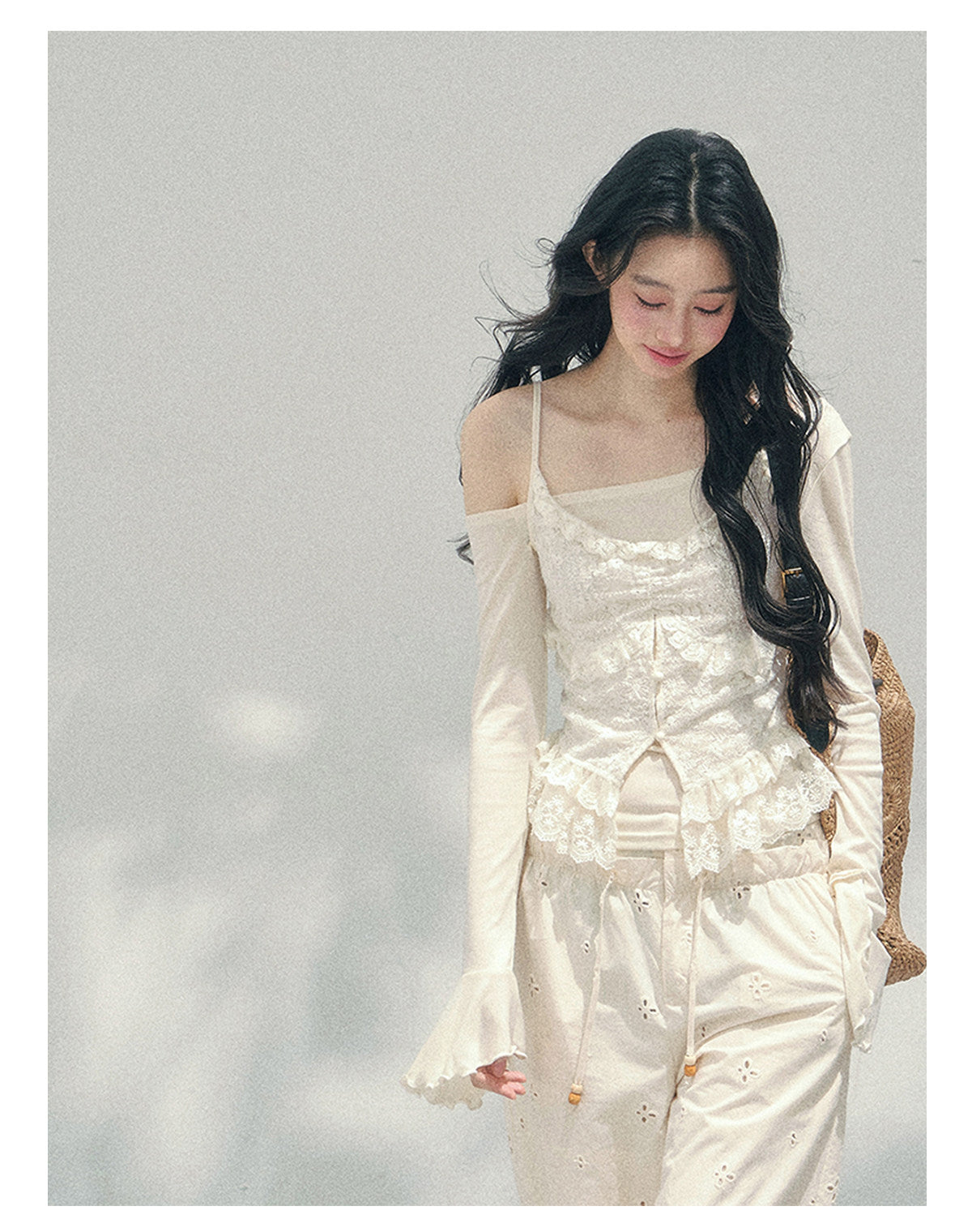 ShaoYeYan Aomalm Lace Flows Over Shoulders Fake Two-Layer Lace Top