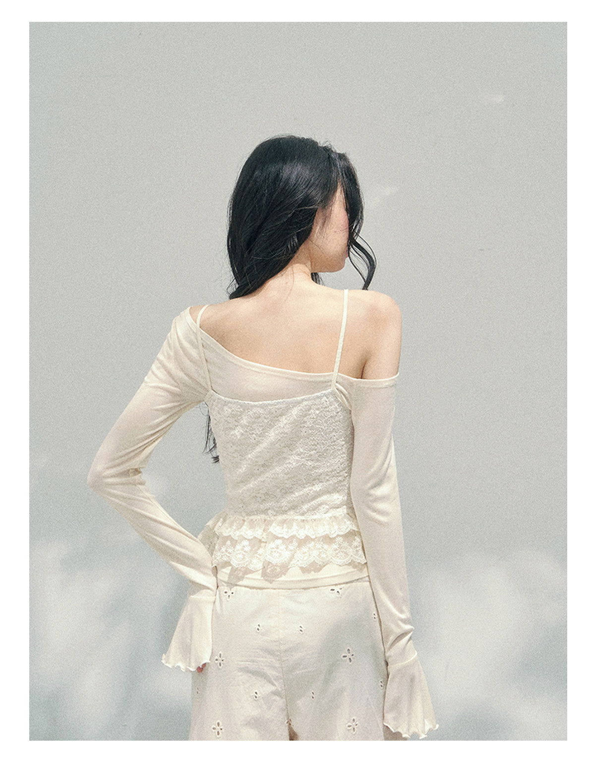 ShaoYeYan Aomalm Lace Flows Over Shoulders Fake Two-Layer Lace Top