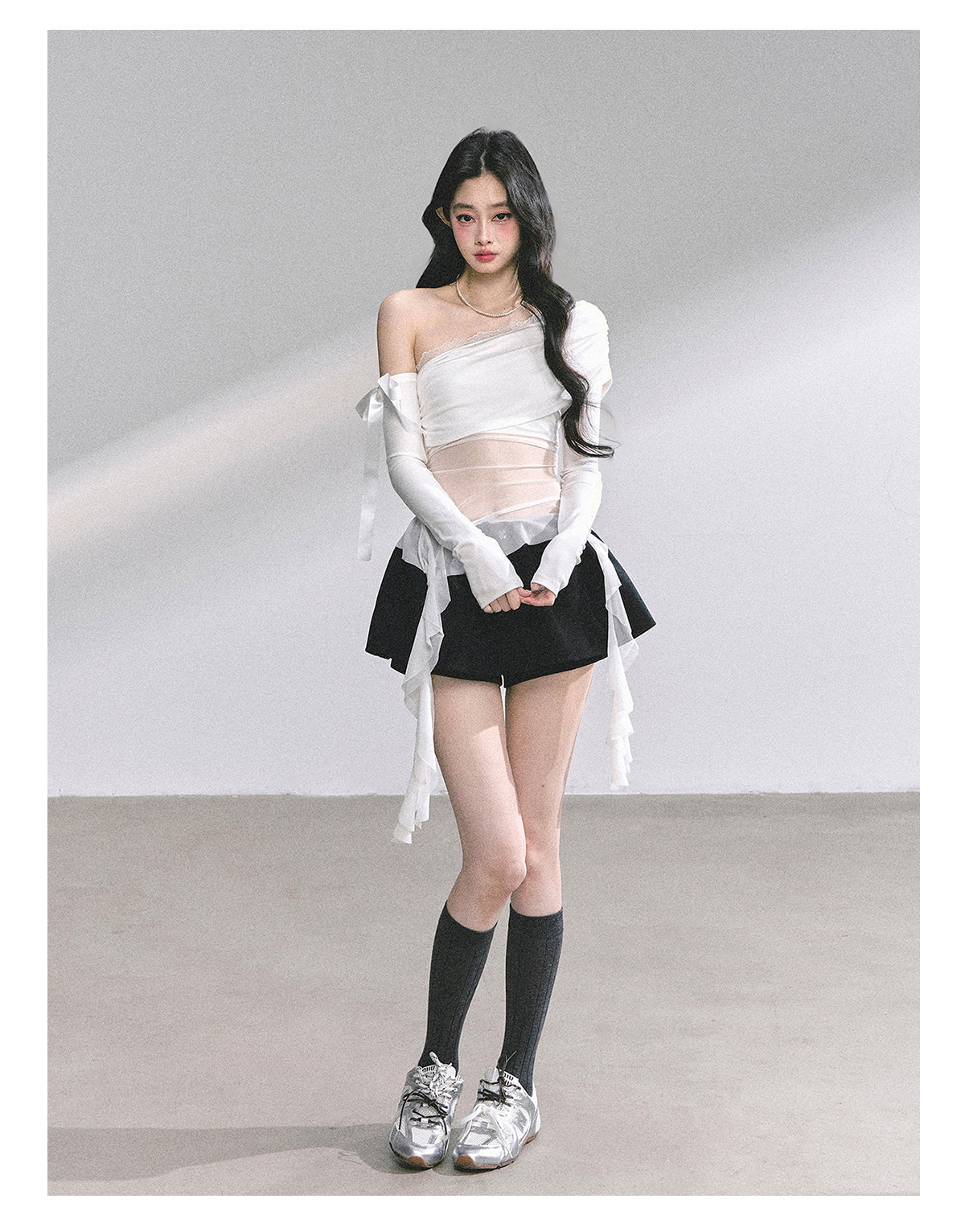 SHAOYEYAN Off-Shoulder Lace Slim Fit Long Sleeve Tee