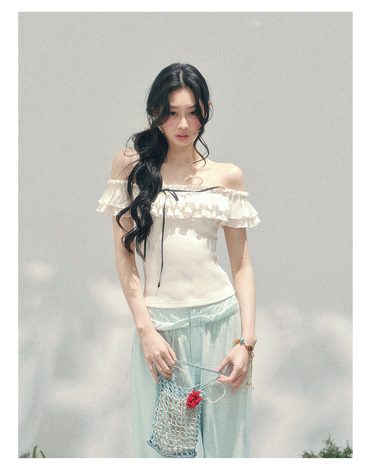 ShaoYeYan Aomalm White Pear Falls on Shoulder Off-Shoulder Ruffle Tee