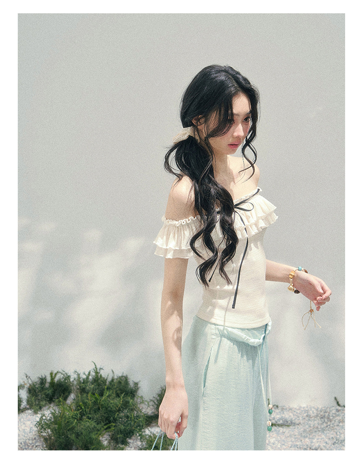 ShaoYeYan Aomalm White Pear Falls on Shoulder Off-Shoulder Ruffle Tee