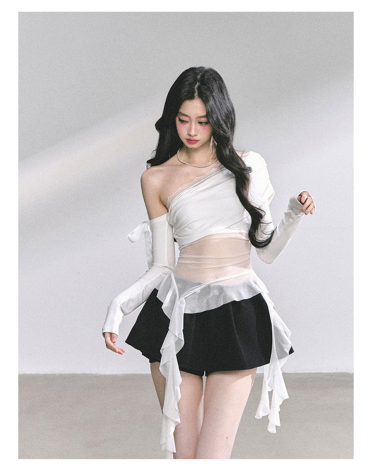 SHAOYEYAN Off-Shoulder Lace Slim Fit Long Sleeve Tee