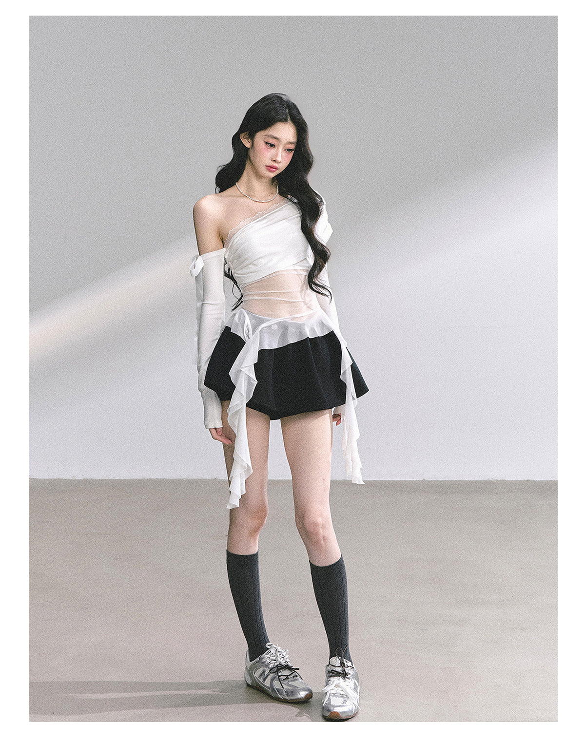 SHAOYEYAN Off-Shoulder Lace Slim Fit Long Sleeve Tee