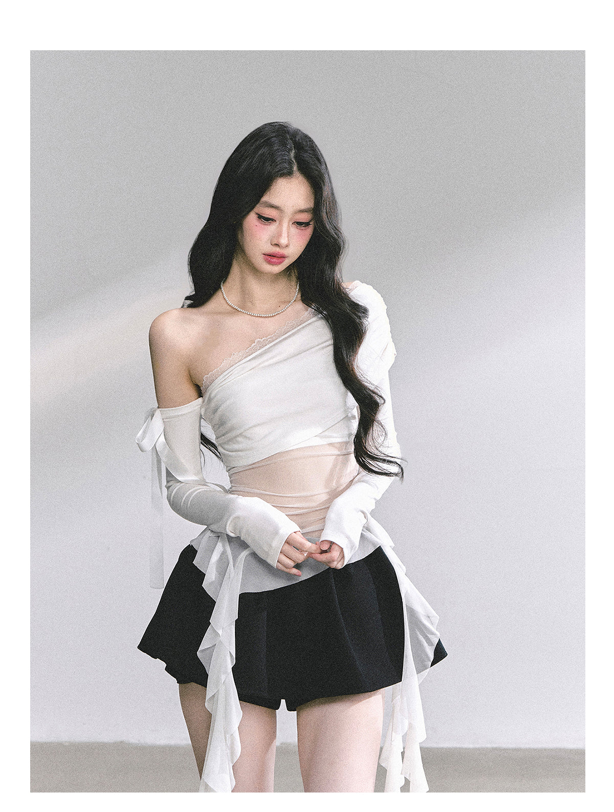 SHAOYEYAN Off-Shoulder Lace Slim Fit Long Sleeve Tee