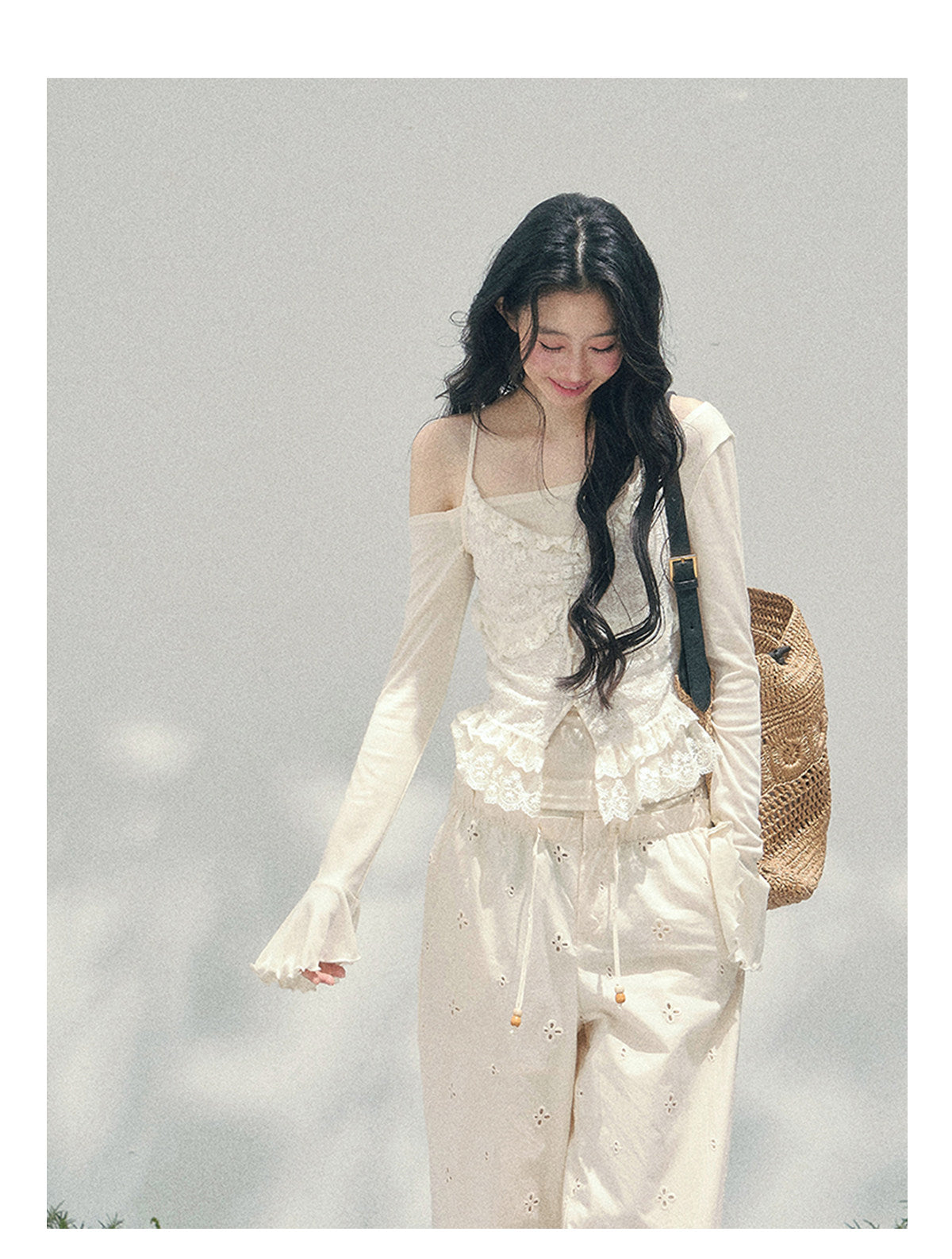ShaoYeYan Aomalm Lace Flows Over Shoulders Fake Two-Layer Lace Top