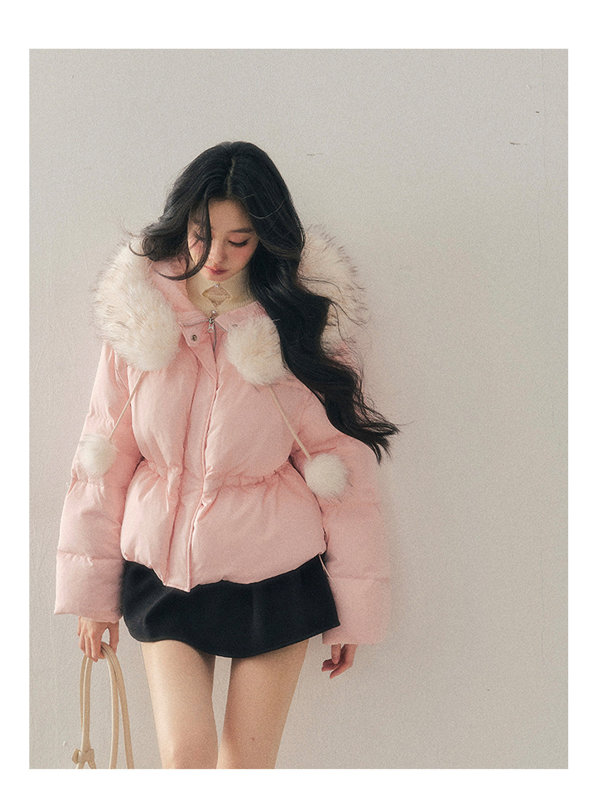 ShaoYeYan Aomalm Snow Falls on Her Hooded Down Coat