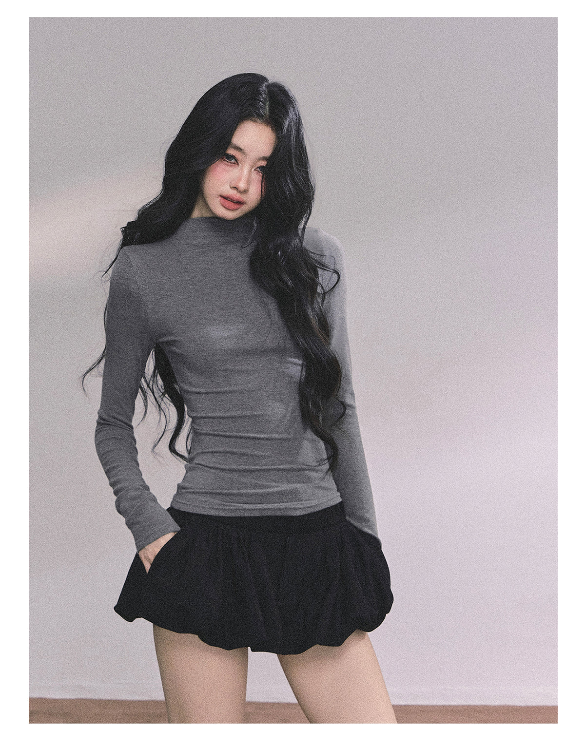 ShaoYeYan Minimalist Versatile Semi-Turtleneck Base Layer