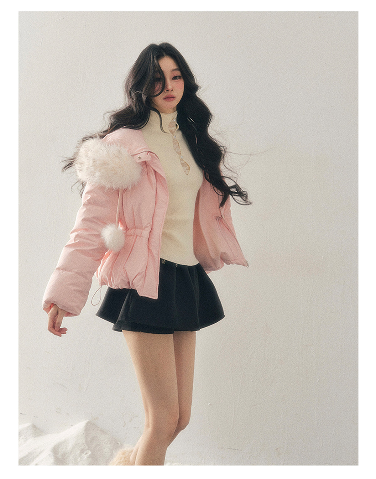 ShaoYeYan Aomalm Snow Falls on Her Hooded Down Coat