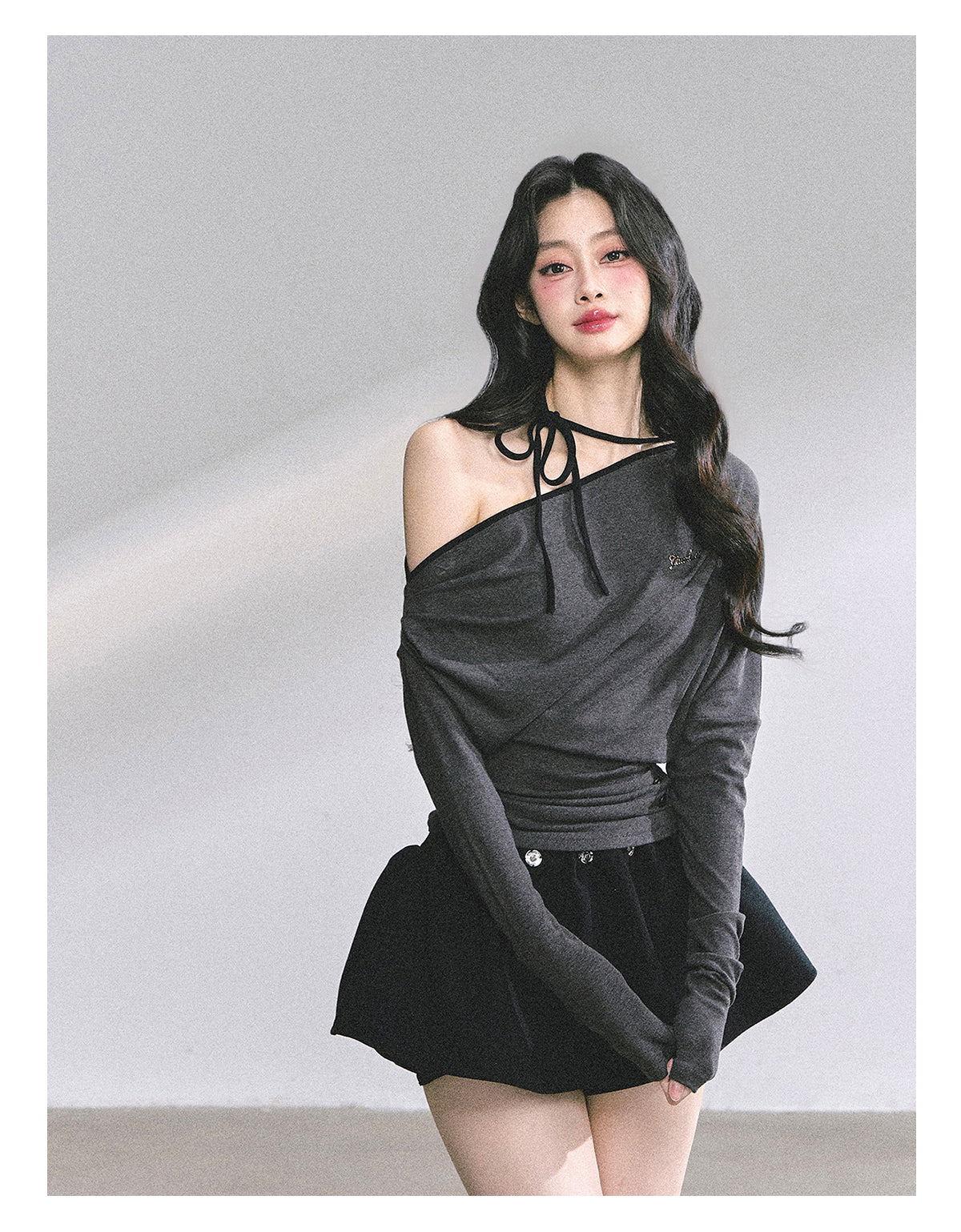 SHAOYEYAN Asymmetric Off-Shoulder Long Sleeve Tee