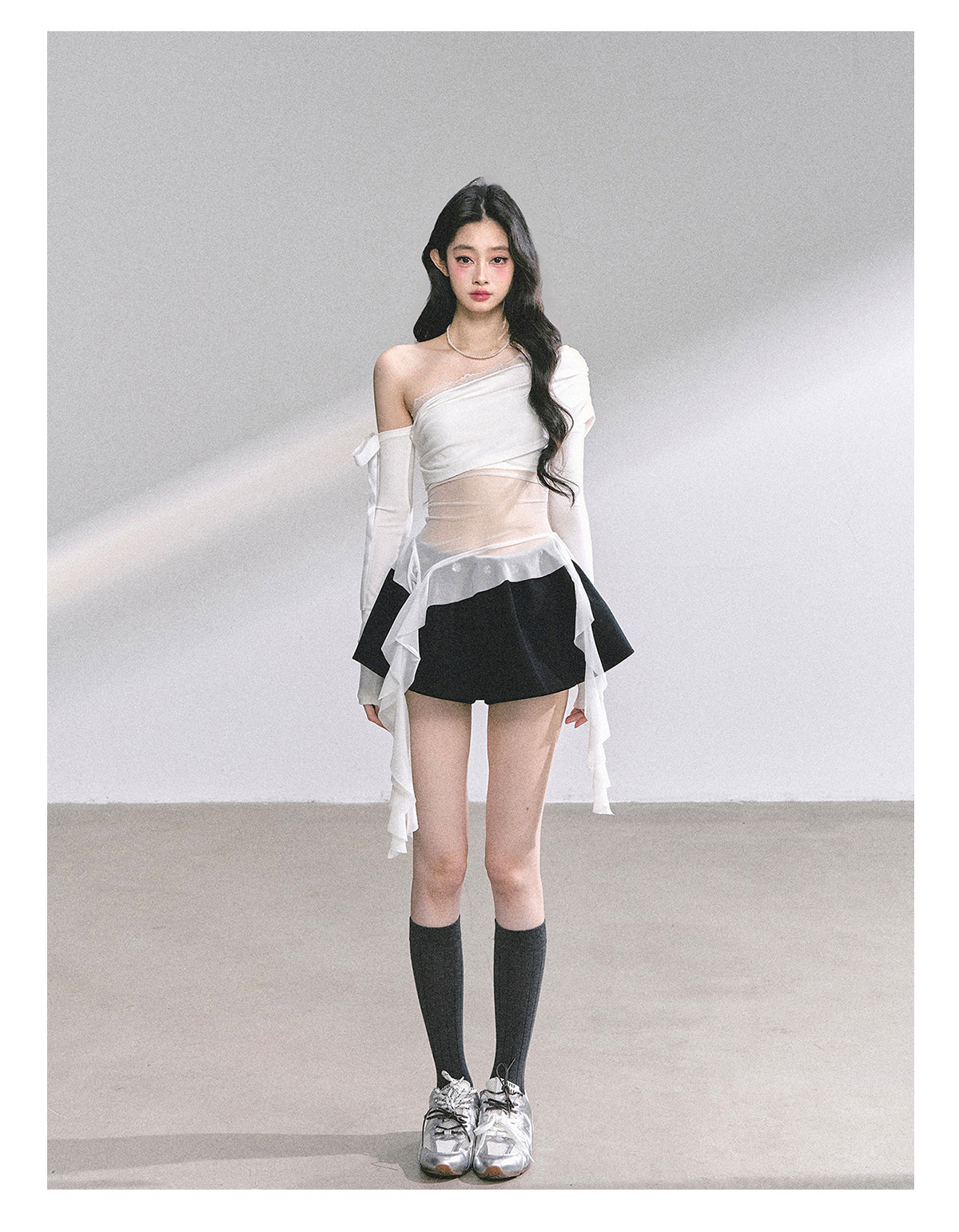 SHAOYEYAN Off-Shoulder Lace Slim Fit Long Sleeve Tee